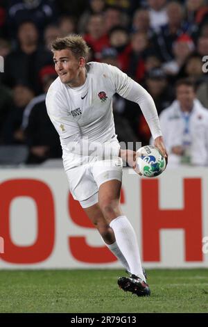 Englands Toby Flood in Aktion gegen Frankreich während des Viertelfinalspiels 2 der Rugby-Weltmeisterschaft 2011, Eden Park, Auckland, Neuseeland, Samstag, 08. Oktober 2011. Stockfoto