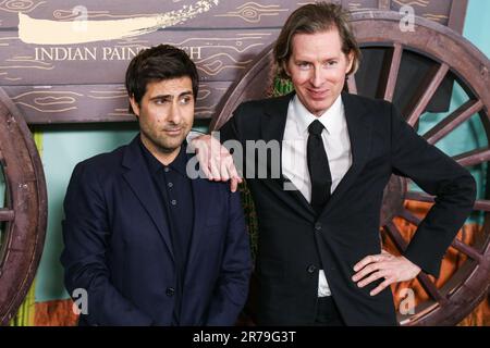 New York City, Usa. 13. Juni 2023. MANHATTAN, NEW YORK CITY, NEW YORK, USA - 13. JUNI: Jason Schwartzman und Wes Anderson treffen am 13. Juni 2023 in Manhattan, New York City, New York, auf der New York Premiere of Focus Features' „Asteroid City“ in der Alice Tully Hall ein. ( Kredit: Image Press Agency/Alamy Live News Stockfoto