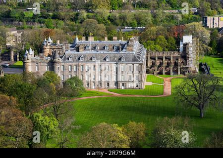 Palace of Holyroodhouse und Holyrood Abbey in Edinburgh, Schottland, Großbritannien. Stockfoto