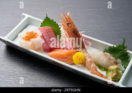 Japanische Küche, frische Fisch-Sashimi-Platte Stockfoto