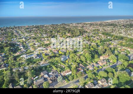 East Preston und das Willowhayne Estate in West Sussex Südengland ein grüner und grüner Ort, Luftfoto. Stockfoto