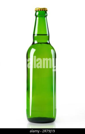 Glasflasche auf weißer Nahaufnahme. Alkohol, Limonade Stockfoto