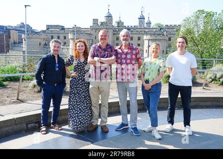 Aiden McArdle, Carrie Hope Fletcher, Al Murray, Neil Morrissey, Mel Giedroyc und Joe Thomas bei einem Fotoanruf im Tower of London für die Crown Jewels, ein neues West End-Comedy-Stück. Bilddatum: Mittwoch, 14. Juni 2023. Stockfoto