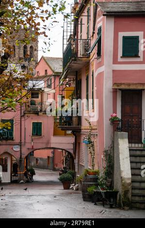 Turmhäuser in Monterossa al Mare, Cinque Terre, Italien. Stockfoto