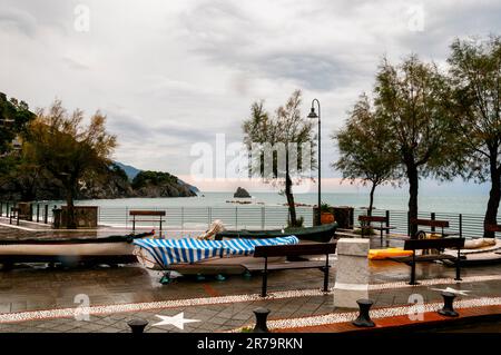 Monterosso al Mare in Cinque Terre liegt an einem natürlichen Golf in Norditalien. Stockfoto