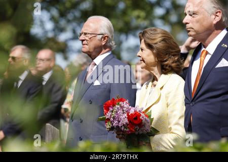 Schwedens König Carl XVI Gustaf, Königin Silvia und Bezirksgouverneur anders flankieren am 14. Juni 2023 während des königlichen Besuchs in Almedalen in Visby, Schweden Stockfoto