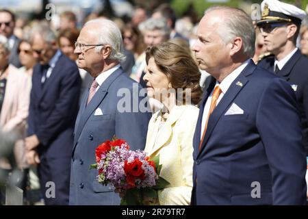 Schwedens König Carl XVI Gustaf, Königin Silvia und Bezirksgouverneur anders flankieren am 14. Juni 2023 während des königlichen Besuchs in Almedalen in Visby, Schweden Stockfoto