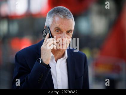 London, Großbritannien. 14. Juni 2023. TIM DAVIE, Generaldirektor der BBC, ist in Westminster im Zentrum von London zu sehen. Gestern erschien Herr Davie vor dem Ausschuss für Kultur, Medien und Sport im Unterhaus, wo er die jüngsten Maßnahmen der BBC verteidigte. Foto: Ben Cawthra/Sipa USA Kredit: SIPA USA/Alamy Live News Stockfoto