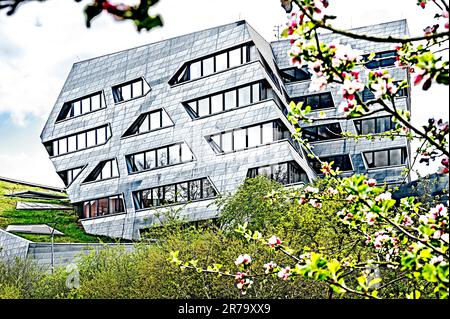 Lüneburg (Niedersachsen, Deutschland): Zentralgebäude der Leuphana Universität; Lueneburg (Deutschland): Leuphana Universität Stockfoto