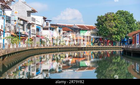 Die malerischen, historischen Straßen entlang des Flusses Malacca in der Stadt Malakka, Malaysia Stockfoto