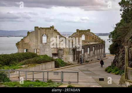 Offiziersclub und Postaustausch des Bundesgefängnisses Alcatraz Island der Vereinigten Staaten von Amerika in der Bucht von San Francisco, Kalifornien, USA. Stockfoto