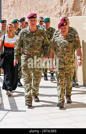 Amman, Jordanien. 14. Juni 2023. Verteidigungsminister Ludivine Dedonder, König Philippe - Filip von Belgien und König Abdullah II. Von Jordanien, abgebildet bei einem Besuch des King Abdullah II Special Operations Training Center (KASOTC) in Amman, Jordanien, am Mittwoch, den 14. Juni 2023. Der König nimmt an mehreren dynamischen Demonstrationen belgischer und jordanischer Spezialeinheiten Teil. BELGA PHOTO POOL FREDERIC ANDRIEU Kredit: Belga News Agency/Alamy Live News Stockfoto