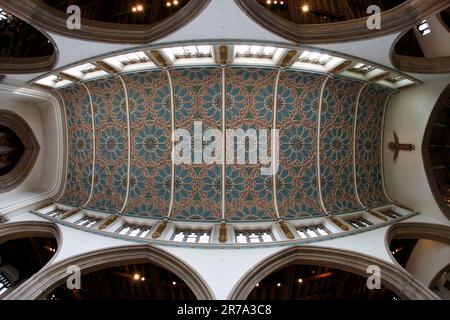 Gemusterte Decke aus St. Mary the Virgin, Chelmsford Cathedral, Essex, Großbritannien. Stockfoto