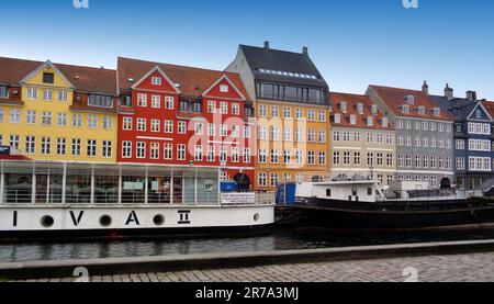 Copenaghen, Dänemark 06-07-2019- der Nyhavn-Kanal im alten Hafen von Kopenhagen. Stockfoto