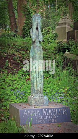 Grab der Anna Justine Mahler 1904-1988-Bildhauerin, begraben auf dem Highgate Cemetery, London, Swain's Lane, N6 6PJ Stockfoto