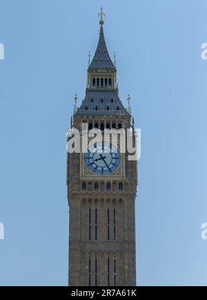 London, Großbritannien. 14. Juni 2023. Eines der Uhrenfiguren auf dem Elizabeth Tower hat um 8:25 Uhr angehalten und die anderen Uhrenfiguren funktionieren und Big Ben ist immer noch am Chimming Credit: Richard Lincoln/Alamy Live News Stockfoto