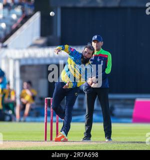 Bears' Jake Lintott Bowling in Birmingham, Großbritannien, am 3. Juni 2023 während des Vital T20 Blast Spiels zwischen Birmingham Bears & Notts Outlaws Stockfoto