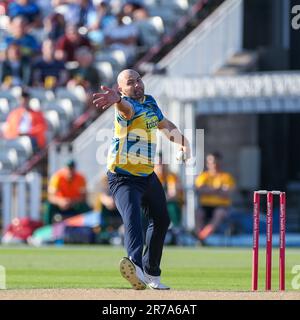 Bears' Jake Lintott Bowling in Birmingham, Großbritannien, am 3. Juni 2023 während des Vital T20 Blast Spiels zwischen Birmingham Bears & Notts Outlaws Stockfoto