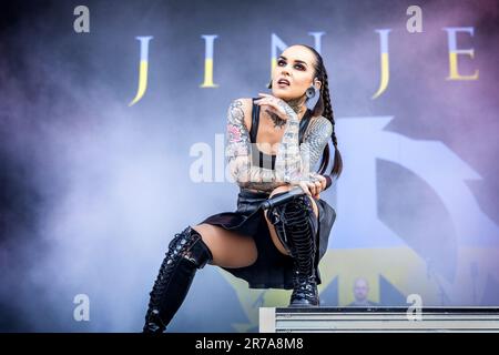 Solvesborg, Schweden. 07., Juni 2023. Die ukrainische Heavy Metal Band Jinjer führt während des schwedischen Musikfestivals Sweden Rock Festival 2023 in Solvesborg ein Live-Konzert auf. Hier wird die Sängerin Tatiana Shmailyuk live auf der Bühne gesehen. (Foto: Gonzales Photo - Terje Dokken). Stockfoto