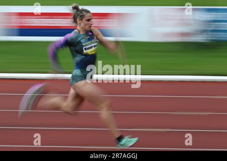 Kladno, Tschechische Republik. 14. Juni 2023. Der tschechische Sportler Lada Vondrova tritt am 13. Juni 2023 in Kladno in der Tschechischen Republik während der internationalen Sportveranstaltung Kladno throws in 200 Metern Länge an. Kredit: Michal Kamaryt/CTK Photo/Alamy Live News Stockfoto