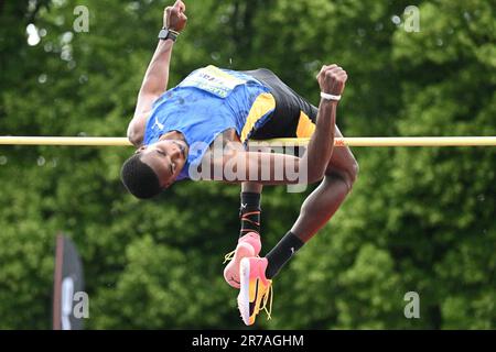 Kladno, Tschechische Republik. 14. Juni 2023. Der Sportler Luis Enriqe Zayas aus Kuba tritt am 13. Juni 2023 in Kladno in der Tschechischen Republik bei den Kladno-Wurfen, dem internationalen Leichtathletiktreffen, im Hochsprung an. Kredit: Michal Kamaryt/CTK Photo/Alamy Live News Stockfoto