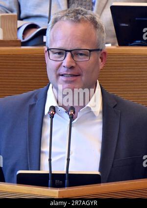Namur, Belgien. 14. Juni 2023. Der wallonische Minister Philippe Henry nahm am Mittwoch, den 14. Juni 2023, auf einer Plenartagung des wallonischen Parlaments in Namur ein Bild auf. BELGA FOTO ERIC LALMAND Kredit: Belga News Agency/Alamy Live News Stockfoto