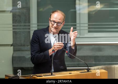 Brüssel, Belgien. 14. Juni 2023. Der flämische Minister für Erziehung, Tierschutz und Sport Ben Weyts ist auf einer Plenartagung des flämischen Parlaments am Mittwoch, den 14. Juni 2023 in Brüssel zu sehen. BELGA FOTO JONAS ROOSENS Kredit: Belga News Agency/Alamy Live News Stockfoto