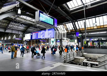 Zürich - Mai 14,2023 : Zürich HB Bahnhof, Ein Knotenpunkt für den Schienenverkehr, der mit anderen Bahnlinien im ganzen Land und dem benachbarten c Stockfoto