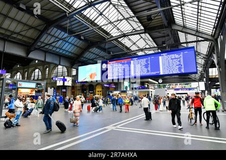 Zürich - Mai 14,2023 : Zürich HB Bahnhof, Ein Knotenpunkt für den Schienenverkehr, der mit anderen Bahnlinien im ganzen Land und dem benachbarten c Stockfoto