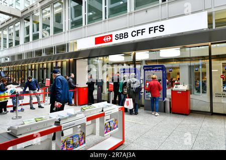 Zürich - Mai 15,2023 : Selbstbedienungs-Zugticket wird in der Halle des Züricher Hauptbahnhofs automatisiert. Züricher Hauptbahnhof (Zürich Hauptbahnh Stockfoto