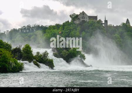 Blick auf die Rheinfälle (Rheinfälle), den größten Wasserfall in Europa Stockfoto