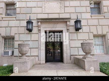 Eintritt zum US-Handelsministerium, Pennsylvania Avenue, Washington DC, USA. Bild: Garyroberts/worldwidefeatures.com Stockfoto