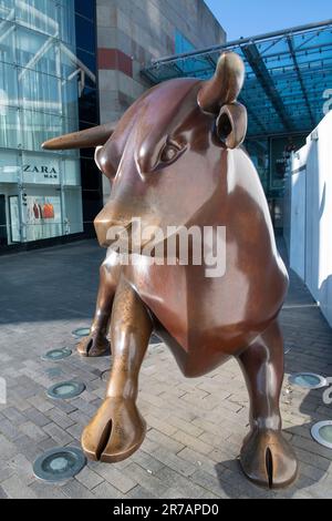 Stier Skulptur an der Stierkampfarena in Birmingham, West Midlands, England, Großbritannien Stockfoto