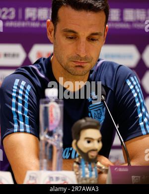 Peking, China. 14. Juni 2023. Lionel Scaloni, Cheftrainer von Argentinien, nimmt am 14. Juni 2023 an einer Pressekonferenz vor dem internationalen Spiel zwischen Argentinien und Australien im Workers' Stadium in Peking, Hauptstadt von China, Teil. Kredit: Wang Lili/Xinhua/Alamy Live News Stockfoto