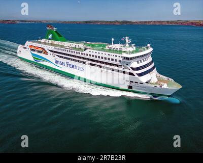 Oscar Wilde ist eine Tallink Kreuzfahrtfähre auf der Chartertour nach Irish Ferries. Es bedient derzeit die Route in der Irischen See zwischen Pembroke Dock und Rosslare. Stockfoto