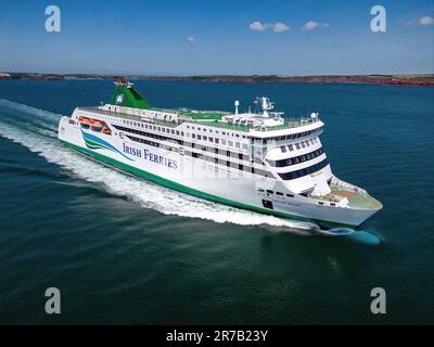 Oscar Wilde ist eine Tallink Kreuzfahrtfähre auf der Chartertour nach Irish Ferries. Es bedient derzeit die Route in der Irischen See zwischen Pembroke Dock und Rosslare. Stockfoto