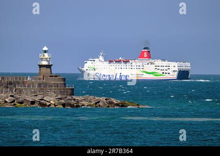 Stena Europe ist eine Fähre in der Irischen See, die von Stena Line auf der Route zwischen Fishguard und Rosslare betrieben wird. Stockfoto