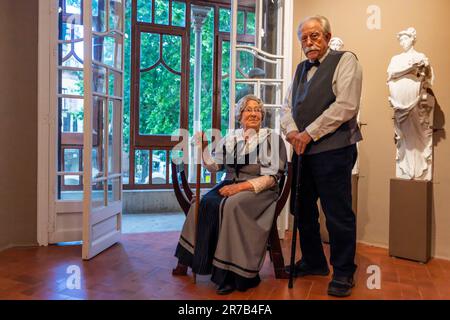 Theaterbesuch, Maria Roura Carnesoltes und Lluis Domenech i Montaner. Barcelona, Maresme-Küste, Dorf Canet de Mar, Lluís Domènech i Montaner Stockfoto