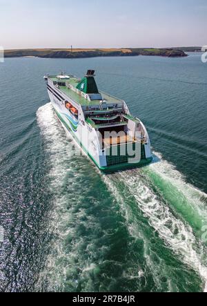 Oscar Wilde ist eine Tallink Kreuzfahrtfähre auf der Chartertour nach Irish Ferries. Es bedient derzeit die Route in der Irischen See zwischen Pembroke Dock und Rosslare. Stockfoto