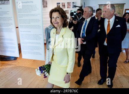 Visby, Schweden. 14. Juni 2023. Visby 20230614 Queen Silvia bei einem Besuch des Svenskbygården und des Svenskbymuseums in Rom während des Landbesuchs des königlichen Paares in Gotland. Foto: Christine Olsson/TT/Code 10430 Kredit: TT News Agency/Alamy Live News Stockfoto