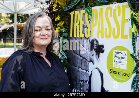 Autorin Louise Kennedy NIMMT an der Zeremonie der Gewinner des Frauenpreises für Fiktion 2023 in Bedford Square Gardens, London, Teil. Bilddatum: Mittwoch, 14. Juni 2023. Der Preis, der jetzt 28. Jahre alt ist, ist offen für originelle Fiktionswerke, die von Frauen auf der ganzen Welt in englischer Sprache geschrieben wurden. Der Gewinner erhält £30.000 und die „Bessie“, eine Bronzefigur in limitierter Auflage des Künstlers Grizel Niven. Die diesjährige Auswahlliste ist Jacqueline Crooks - Fire Rush; Louise Kennedy - Trespasses; Barbara Kingsolver - Dämon Copperhead; Priscilla Morris - Black Butterflies; Maggie O Stockfoto