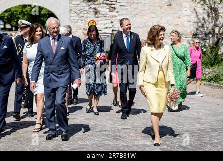 Visby, Schweden. 14. Juni 2023. Visby 20230614 König Carl Gustaf und Königin Silvia auf dem Weg zur Residenz während des Landbesuchs des königlichen Paares in Gotland. Foto: Christine Olsson/TT/Code 10430 Kredit: TT News Agency/Alamy Live News Stockfoto