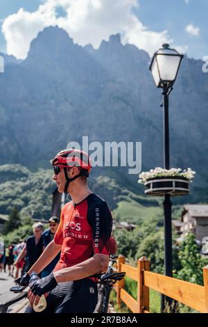 Leukerbad, Schweiz. 14. Juni 2023. Bild von Zac Williams/SWpix.com- 14/06/2023 - Radfahren - 2023 Tour de Suisse - Stage 4 - Magnus Sheffield, Ineos Grenadiers. Kredit: SWpix/Alamy Live News Stockfoto