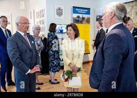 Visby, Schweden. 14. Juni 2023. Visby 20230614 Queen Silvia und König Carl Gustaf während eines Besuchs in Svenskbygården und Svenskbymuseum in Rom während des Landbesuchs des königlichen Paares in Gotland. Foto: Christine Olsson/TT/Code 10430 Kredit: TT News Agency/Alamy Live News Stockfoto