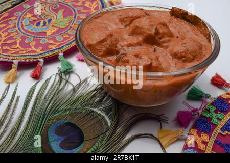 Köstliches würziges Kartoffelcurry, auch bekannt als Aloo ki sabji, indische Beilage Stockfoto