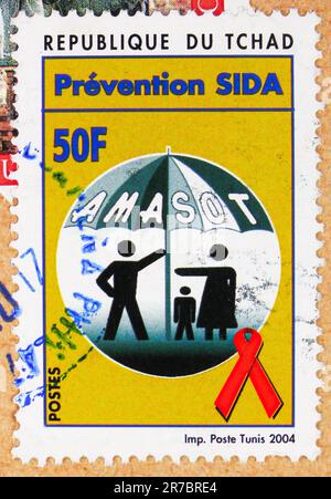 MOSKAU, RUSSLAND - JUNI 8 2023: Poststempel gedruckt im Tschad zeigt AIDS Prävention, Serie, um 2004 Stockfoto