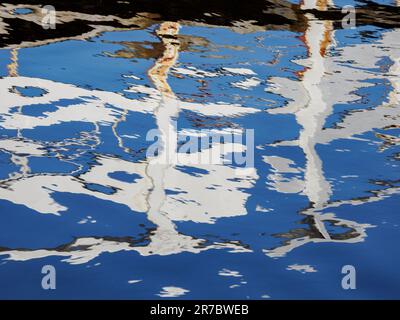 Reflexion in Schleusengewässern Stockfoto