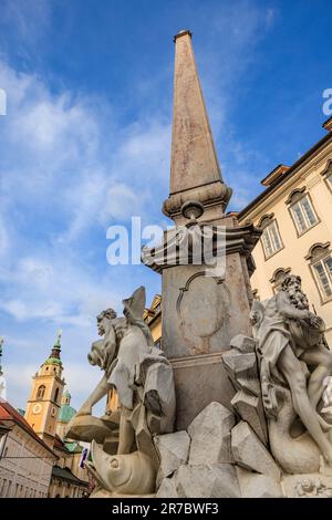 Nahaufnahme des Brunnens von drei karniolanischen Flüssen auf dem rathausplatz von mestni trg in Ijubljiana Stockfoto