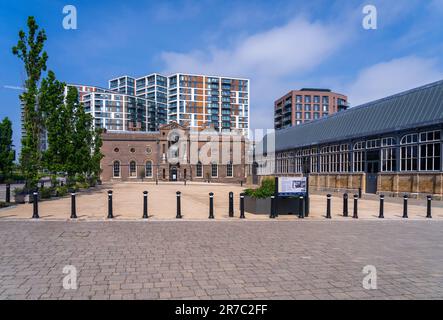 Woolwich, London - 14. Mai 2023: Blick auf das Gebäude der Royal Military Academy in der Royal Arsenal Riverside Entwicklung Stockfoto