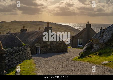 Das wiederaufgebaute Blackhouse Museum im Gearrannan Blackhouse Village Stockfoto